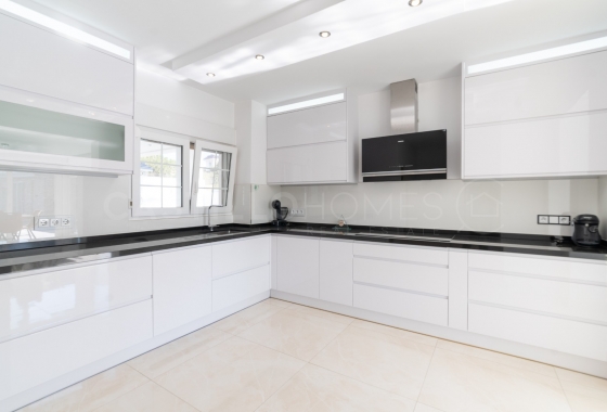 Resale - Villa - Orihuela Costa - La Zenia