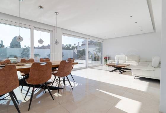 Resale - Villa - Orihuela Costa - La Zenia