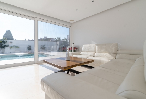 Resale - Villa - Orihuela Costa - La Zenia