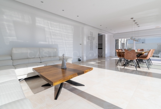 Resale - Villa - Orihuela Costa - La Zenia