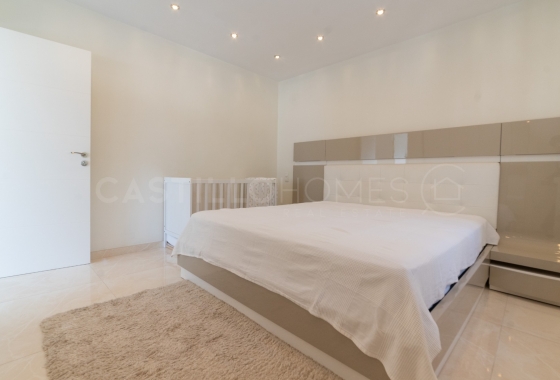 Resale - Villa - Orihuela Costa - La Zenia