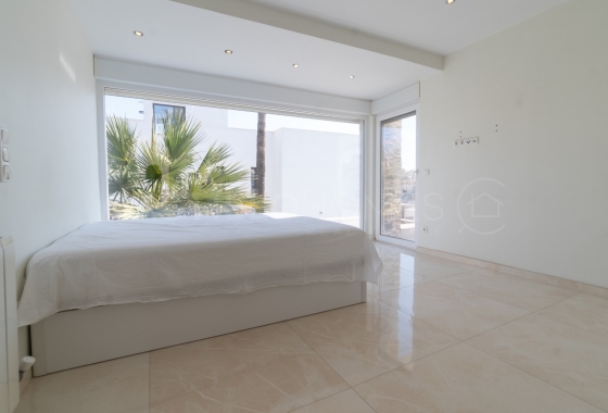 Resale - Villa - Orihuela Costa - La Zenia