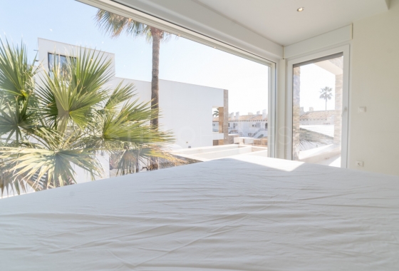 Resale - Villa - Orihuela Costa - La Zenia