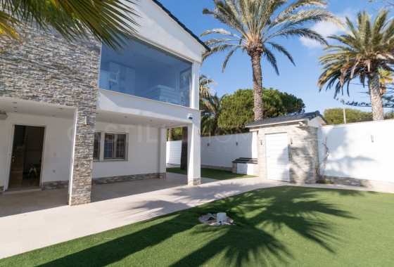 Resale - Villa - Orihuela Costa - La Zenia