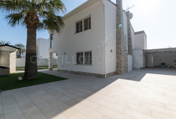 Resale - Villa - Orihuela Costa - La Zenia