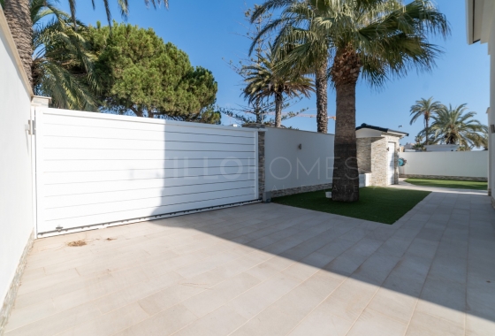 Resale - Villa - Orihuela Costa - La Zenia