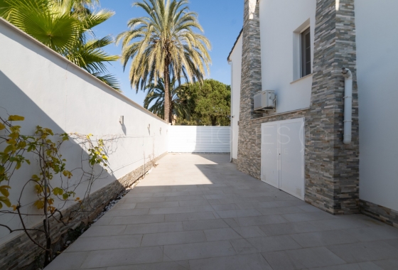 Resale - Villa - Orihuela Costa - La Zenia