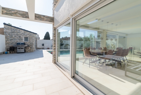 Resale - Villa - Orihuela Costa - La Zenia