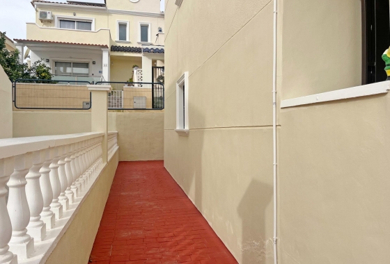 Resale - Townhouse - San Miguel de Salinas - Las Filipinas