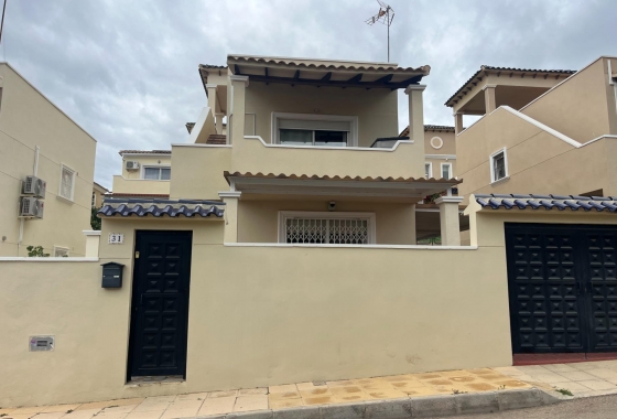 Resale - Townhouse - San Miguel de Salinas - Las Filipinas