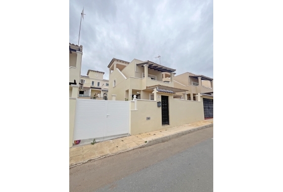 Resale - Townhouse - San Miguel de Salinas - Las Filipinas
