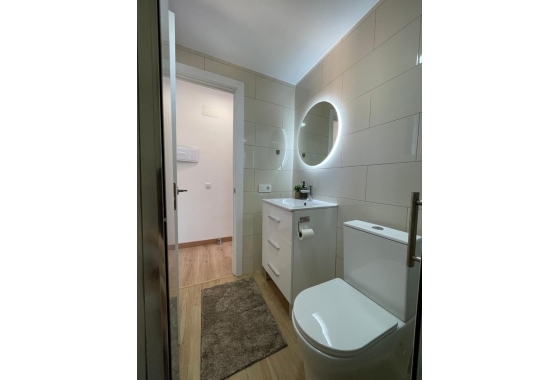 Resale - Apartment / flat - Torrevieja - Miramar - Torre Del Moro