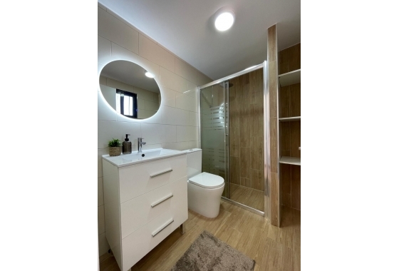 Resale - Apartment / flat - Torrevieja - Miramar - Torre Del Moro