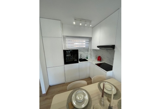 Resale - Apartment / flat - Torrevieja - Miramar - Torre Del Moro