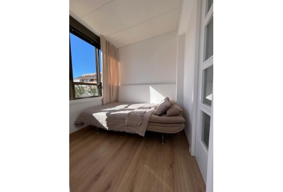 Resale - Apartment / flat - Torrevieja - Miramar - Torre Del Moro