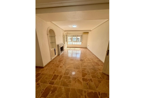 Herverkoop - Appartement / flat - Torrevieja - Centro