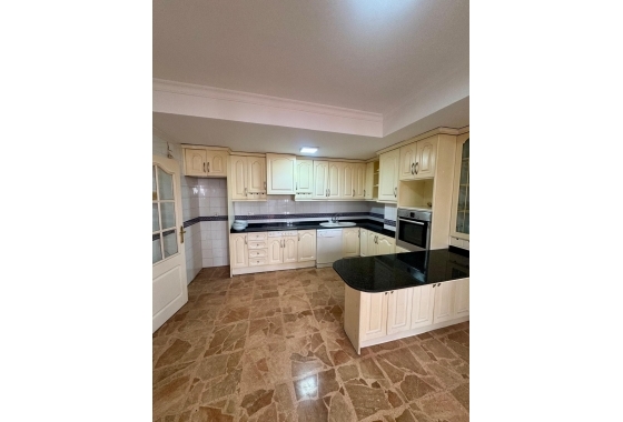 Herverkoop - Appartement / flat - Torrevieja - Centro