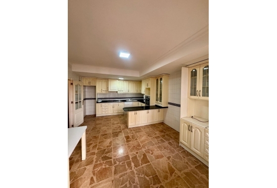 Herverkoop - Appartement / flat - Torrevieja - Centro