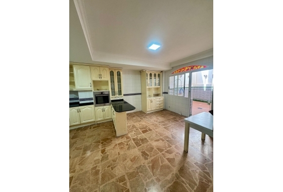 Herverkoop - Appartement / flat - Torrevieja - Centro