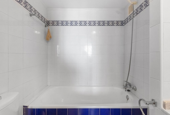 Resale - Apartment / flat - Torrevieja - Urb. Rosaleda