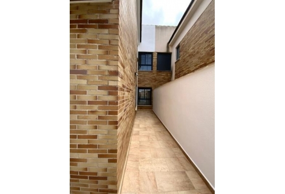 Reventa - Villa - Roldan - Inland