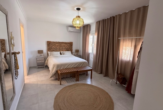 Resale - Villa - Torrevieja - Costa Blanca