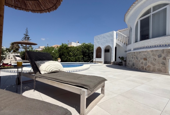 Resale - Villa - Torrevieja - Costa Blanca