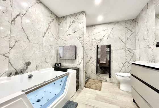 Resale - Townhouse - San Miguel de Salinas - Inland