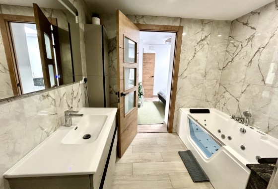 Resale - Townhouse - San Miguel de Salinas - Inland