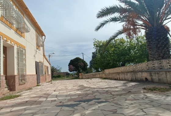 Resale - Villa - La Romana - Inland