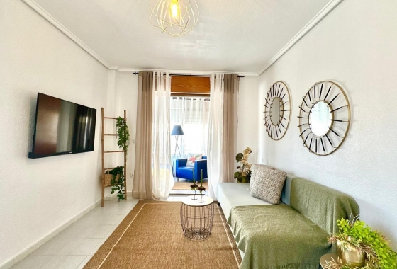 Resale - Apartment / flat - Torrevieja - El Chaparral