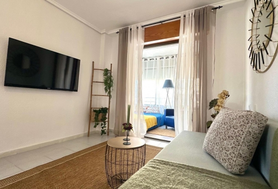 Resale - Apartment / flat - Torrevieja - El Chaparral
