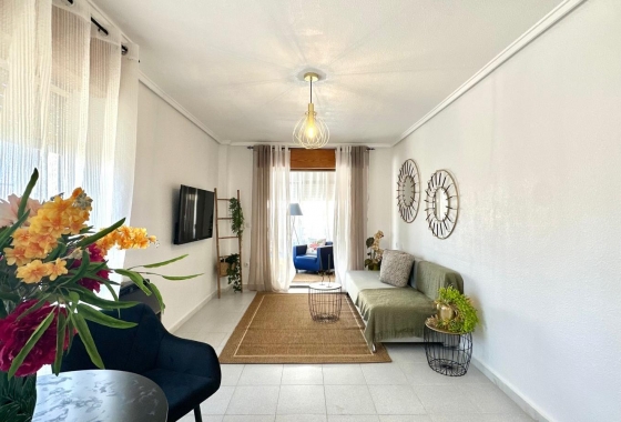 Resale - Apartment / flat - Torrevieja - El Chaparral