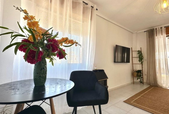 Resale - Apartment / flat - Torrevieja - El Chaparral