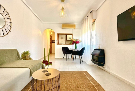 Resale - Apartment / flat - Torrevieja - El Chaparral