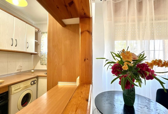 Resale - Apartment / flat - Torrevieja - El Chaparral