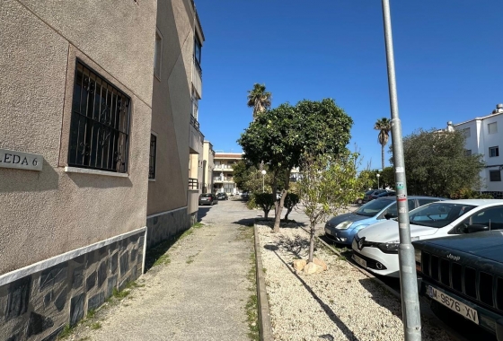 Resale - Apartment / flat - Torrevieja - El Chaparral