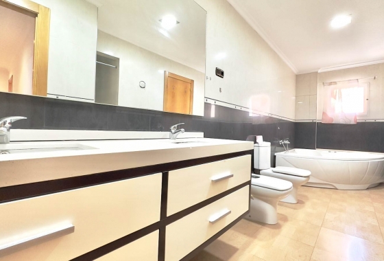 Wiederverkauf - Wohnung - Torrevieja - Centro