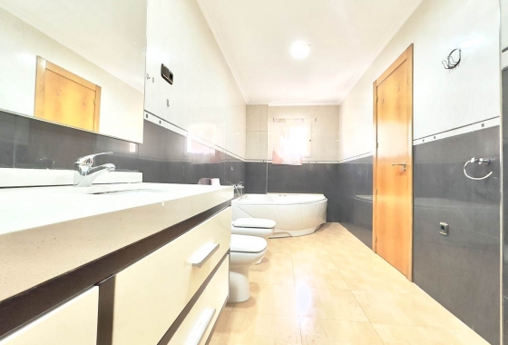 Wiederverkauf - Wohnung - Torrevieja - Centro