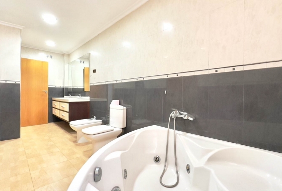 Wiederverkauf - Wohnung - Torrevieja - Centro