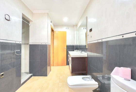 Wiederverkauf - Wohnung - Torrevieja - Centro