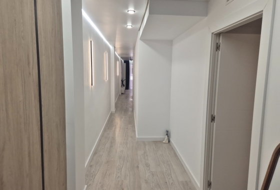 Resale - Apartment / flat - Torrevieja - Playa del Acequión