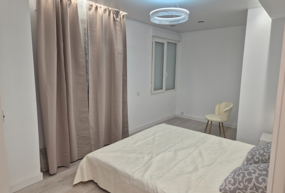 Resale - Apartment / flat - Torrevieja - Playa del Acequión