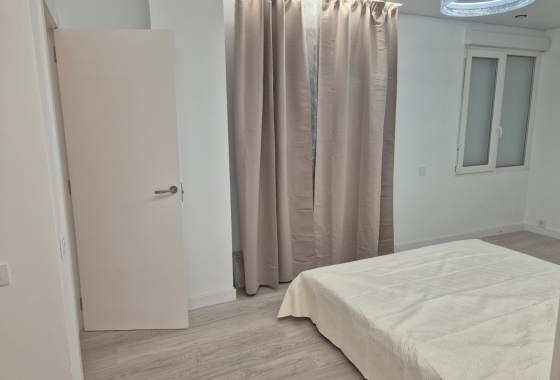 Resale - Apartment / flat - Torrevieja - Playa del Acequión