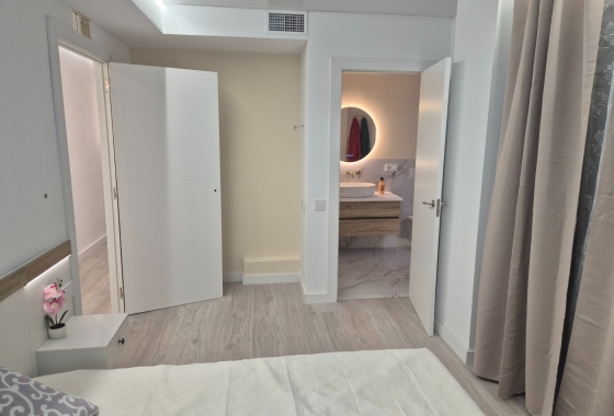 Resale - Apartment / flat - Torrevieja - Playa del Acequión