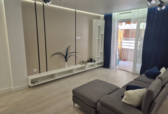 Resale - Apartment / flat - Torrevieja - Playa del Acequión