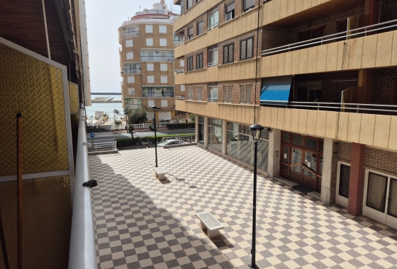 Resale - Apartment / flat - Torrevieja - Playa del Acequión