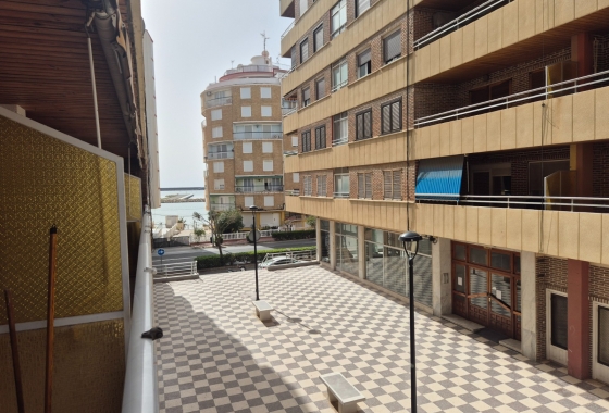 Resale - Apartment / flat - Torrevieja - Playa del Acequión