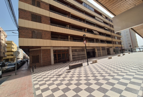 Resale - Apartment / flat - Torrevieja - Playa del Acequión