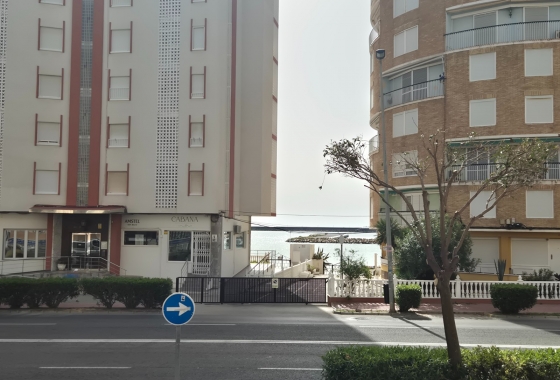 Resale - Apartment / flat - Torrevieja - Playa del Acequión